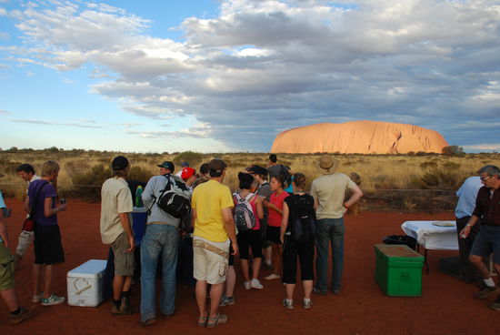 Sonnenuntergang mit Snacks und Sekt - so sieht das maue Backpacker Dasein aus