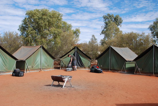 Daaaaaaaaa, links vom Feuer hab ich selig geschlummert (als der Dingo um uns rum geschlichen ist)