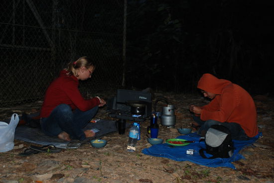 Unser Campingspot fuer die ersten beiden Naechte. Instant noodles ich komme