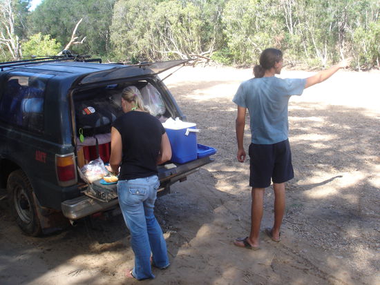 Lunchplatz im Lakefield NP. Essen geht immer und ueberall.