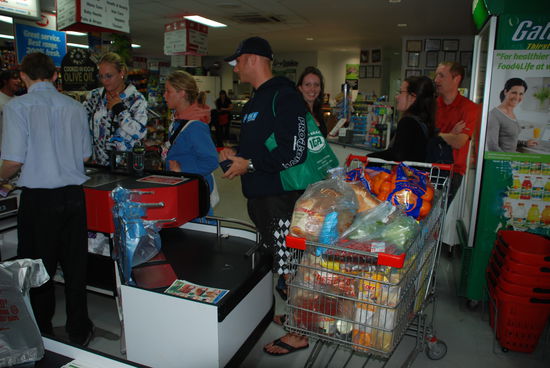 Unser Grosseinkauf fuer drei Tage und eine Fussballmannschaft