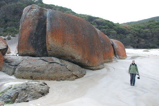 Kleine Nina mit grossem Steinchen