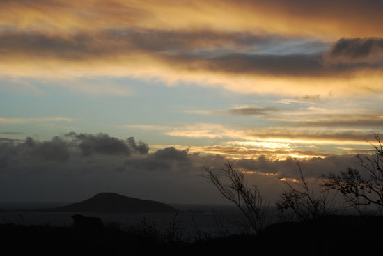 Sonnenuntergang vom Auto aus. Zum Aussichtspunkt wandern war's zu kalt.
Oder waren wir nicht einfach nur zu faul??? 