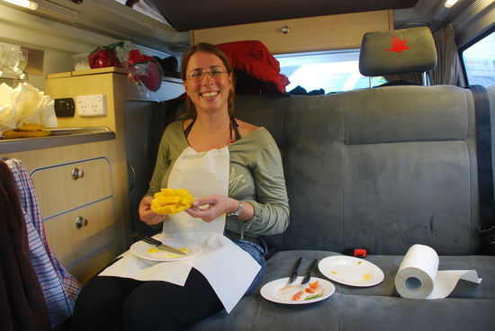 Lunch bei Regen am Cape Otway. Hauptsache Mango