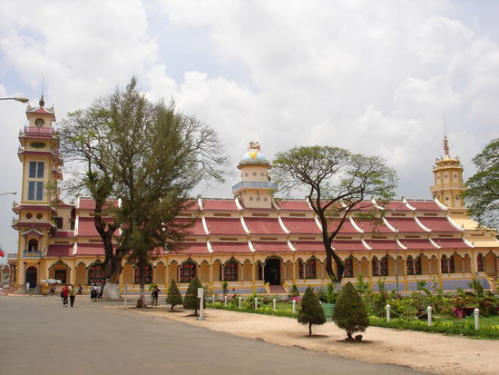 Der Cao Dai Tempel von der Seite