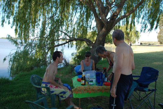 Schwimm-Dinner-Sushi-Party
