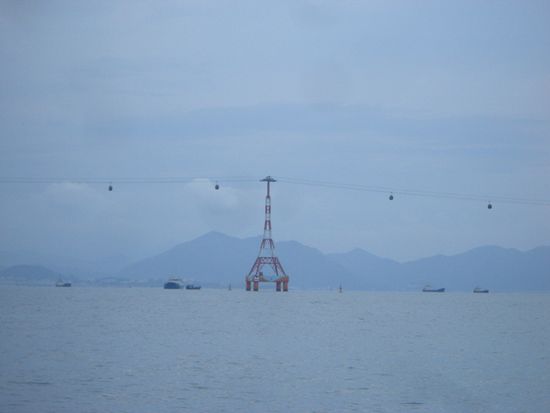 gewaltige Seilbahn uebers Meer zum 3 km entfernten Vinpearl Resort