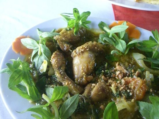 fuer alles, die auf dem Bild nichts erkennen, es handelt sich um mein neues Lieblingsessen - gebratene (Curry-)Froschschenkel