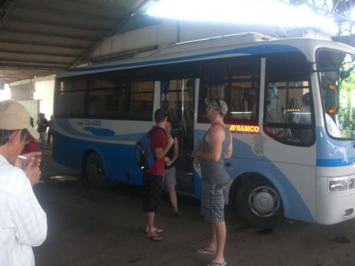 mit dem Bus ging's los