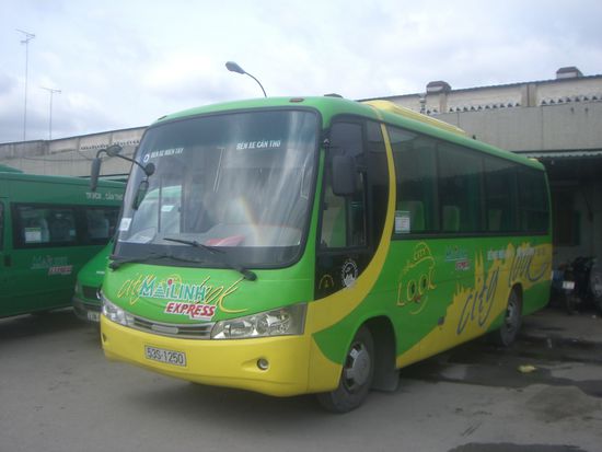 mit dem huebschen Bus gings von Saigon nach Vinh Long