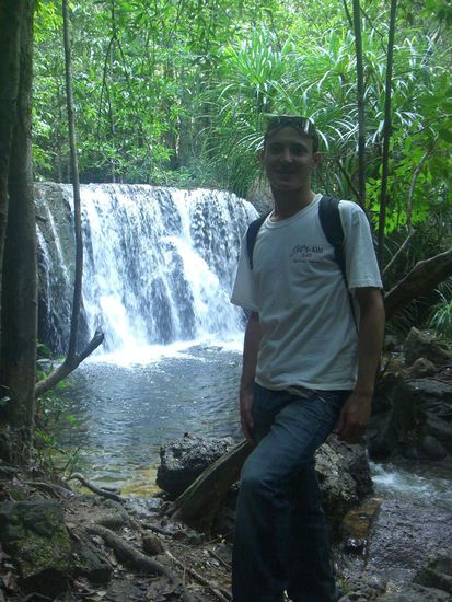 dann gings zu so einem Wasserfall im Inneren der Insel...