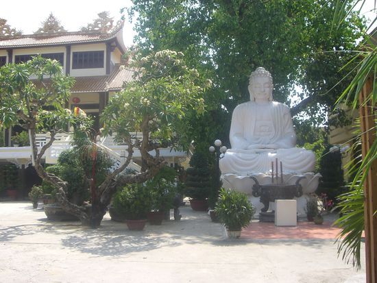 Phap Lam Pagode