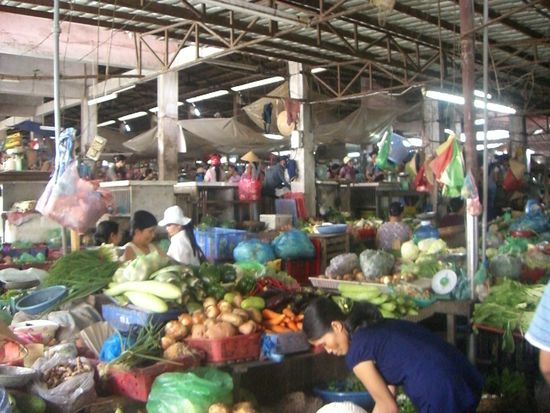 und ein sehr geruchsintensiver Markt