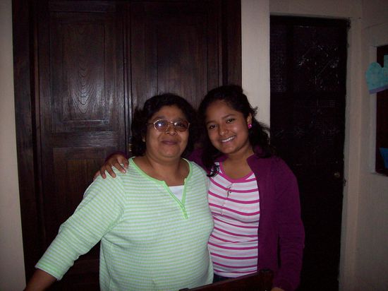 meine Gastmama Mayra mit meiner Gastschwester Leslie