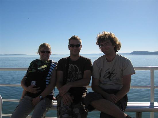 Uli (mit verstecktem Baby Moritz), Morton und Tom