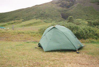Der überfüllte Campingplatz (zugegeben: schaute man in die andere Richtung, sah man auch andere Camper)