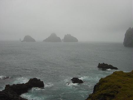 Blick von Heimaey aufs Meer. Gegen Mittag.