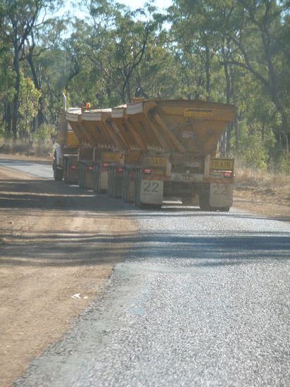 ..und d Road Trains uf dere Strass...