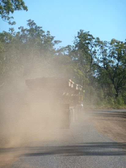 au die chömed zwüsched ine mal näbedusen