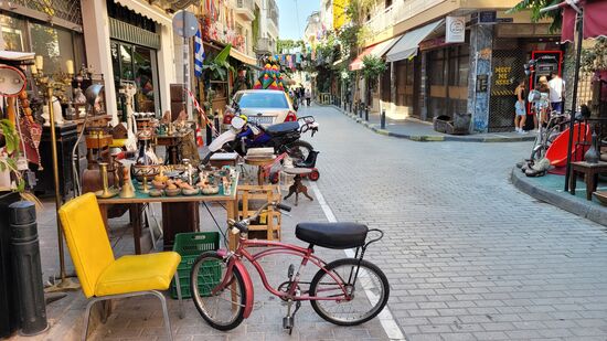 In Psyri gibt's neben kleinen, schicken Läden auch viele Trödler.