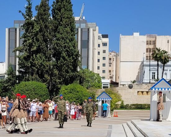 13:00 h - Einmarsch der Evzonen
