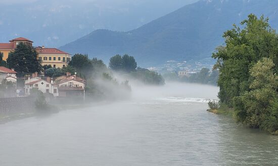 Nebel steigt von der Brenta auf, denn am späten Nachmittag gab es einen kurzen Regenschauer