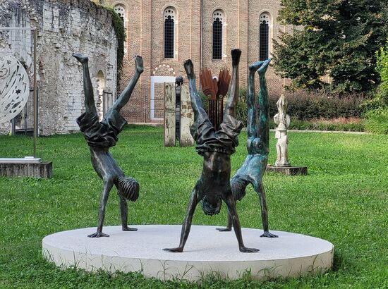 zeitgenössischer Skulpturgarten beim Eremitanimuseum