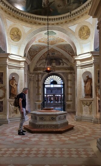 Blick in den Reliktschrein