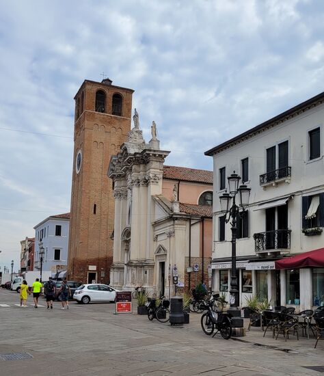 Auf den "Torre di Sant'Andea" wollten wir hinaufsteigen, aber wir hatten kein Kleingeld (1,50/p) und die alten Herren, die Wächter dieses Museums, konnten keinen Schein wechseln. So wurde uns der Eintritt verwehrt!