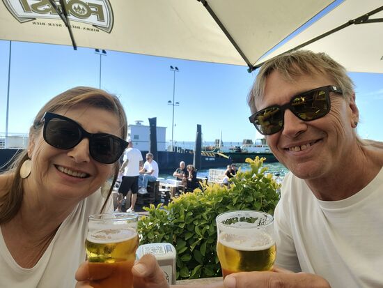 wieder zurück in Pellestrina - vor unserer Inselwanderung stärkten wir uns mit einem Bierchen