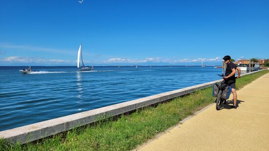 Radfahren durch Pellestrina ist sehr schön