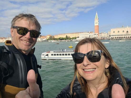 Die langsame Einfahrt der Fähre zum Hafen von Venedig Tronchetto war  wunderschön, ...