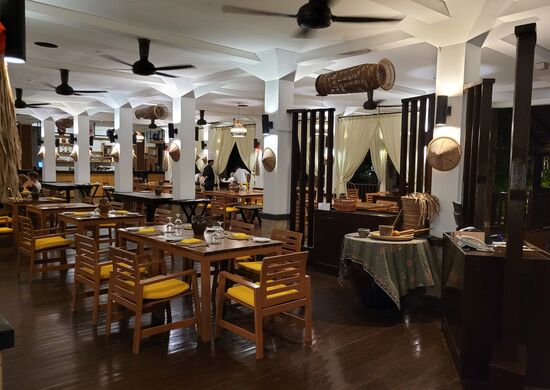 Es gibt ein Chinesisches und ein Internationales Restaurant. Am erstem Abend entschieden wir uns für das  Chinesische. Die servierten Speisen waren alle sehr leicht und gesund zubereitet, ohne die dicken Soßen. Köstlich!