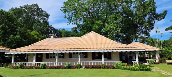 Das Gebäude wurde im Kolonialstil errichtet, angepasst an das Nebenhaus der berühmten, amerikanischen Schriftstellerin Anna Keith. Leider war das uns vorher nicht bewusst, sonst hätten wir ihr Haus besichtigen können.