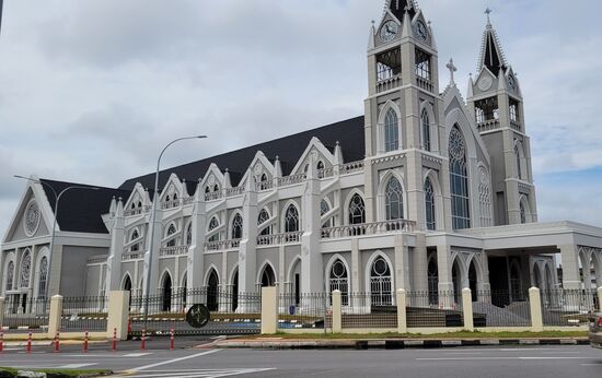 St. Peter's Church - eine neue Kirche wurde hier erbaut. Sie wird erst am 25.Juni eingeweiht und ist noch nicht ganzen fertiggestellt.