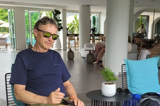 Manni versucht Katrin &amp; Kids in Thailand zu erreichen.