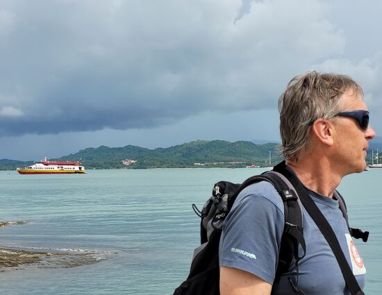 unsere Fähre im Hintergrund