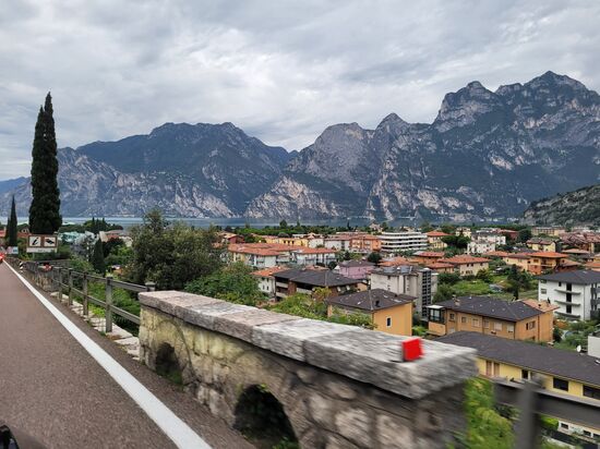 jetzt ist es 19.30 h - Torbole in Sicht