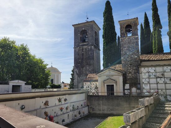 der alte Friedhof mitten im Ort von San Felice - so ein Besuch ist immer interessant