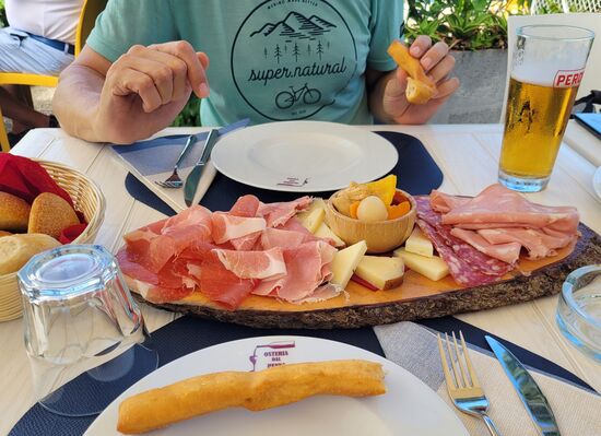 Nachmittagsjause mit Schmalznudeln statt Brot