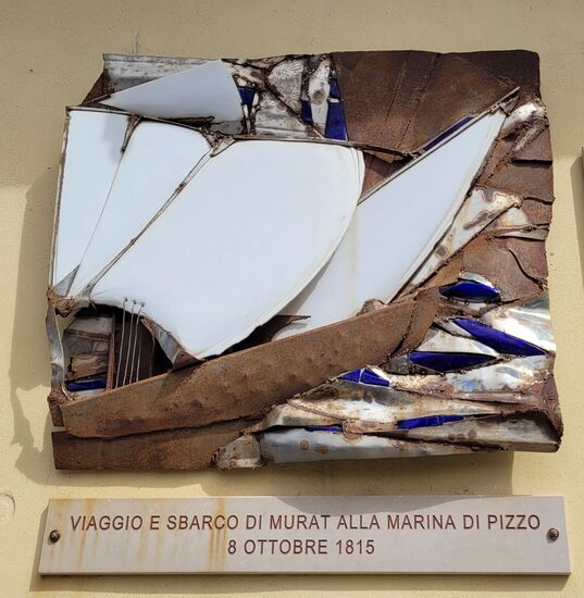 Dieses Werk von Brunivo Buttarelli gehört zu einer Serie: die letzten Tage von Murat in Pizzo 08. - 13.10.1815
Am 8.Oktober 1815 landete Murat in Pizzo mit der Absicht sein ehemaliges Königreich zurückzuerobern. Er wurde gefangen genommen, eingesperrt und in der Stadtburg erschossen.