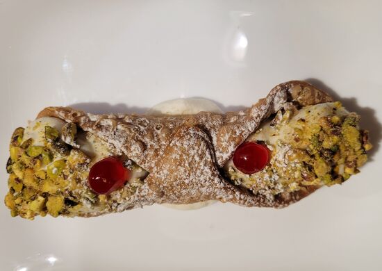 Cannolo, die süße Spezialität aus Sizilien, ...