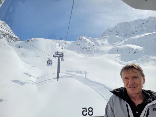 in der Gondel 85 schweben wir Richtung Wurmkogel