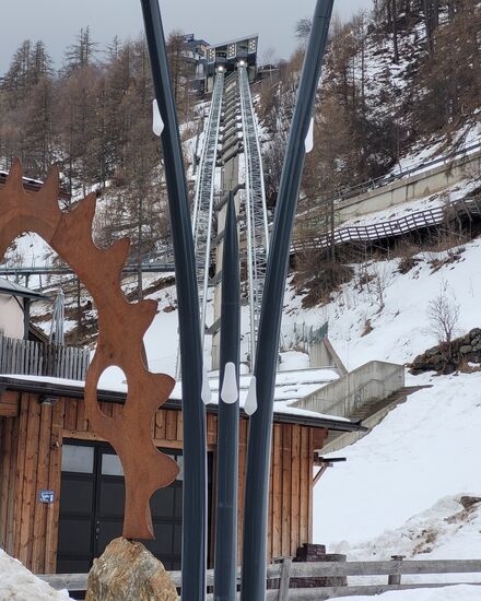 107 m Höhendifferenz und eine Distanz von 267 m ...