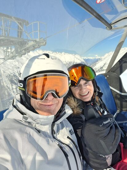 40 Minuten mussten wir am Lift hoch über dem Boden wegen eines technischen Problems ausharren.