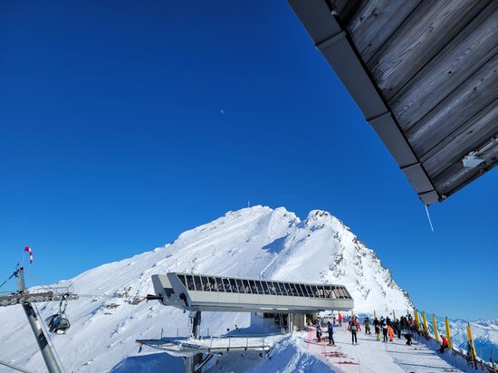 Hinterer Wurmkogel 3.082 m hoch - davor die Bergstation auf 3.030 m