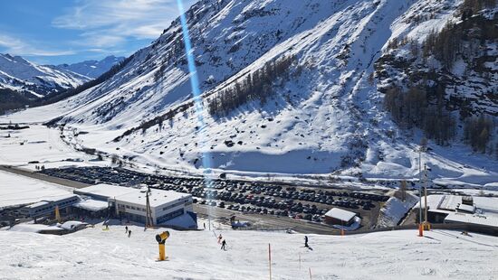 Der Parkplatz im Tal war voll besetzt.