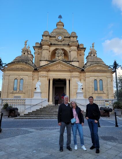 Basilika of St. Peter and St. Paul - wir wollen nicht stören, da die Abendmesse zelebriert wird