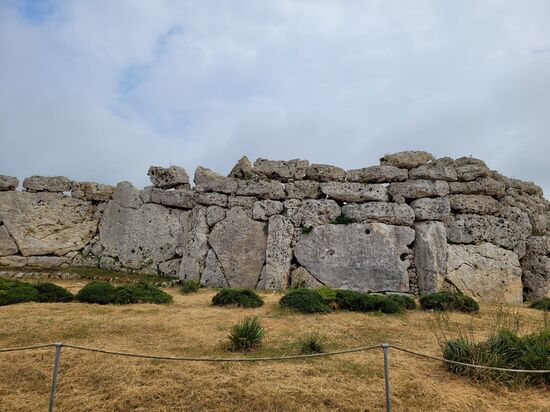 Ggantija - wie haben die Menschen vor 5500 Jahren nur diese riesigen Steine bewegt?