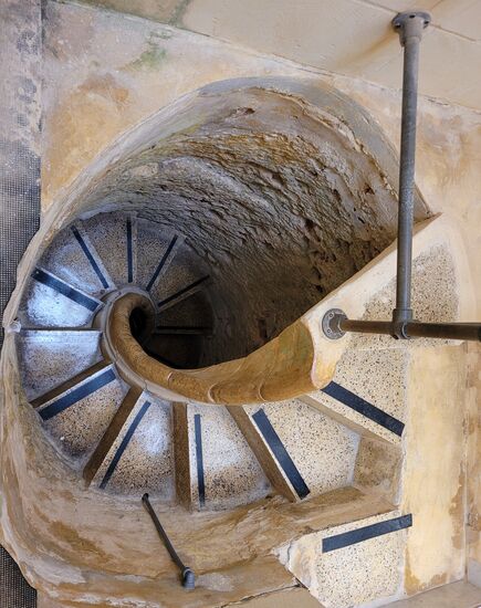 Abstieg zur Xerris Tropfsteinhöhle